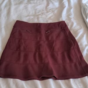 Above the knee pull on skirt